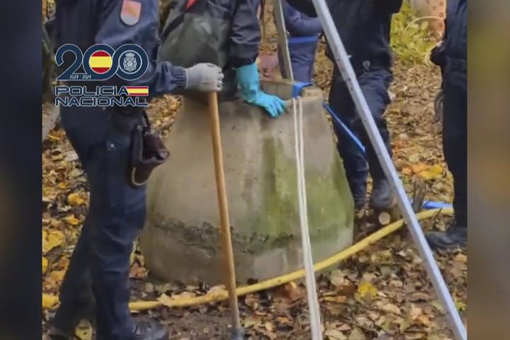 Una mujer y su pareja actual han sido detenidos por la Policía Nacional por supuestamente matar y desmembrar al marido de ella, un hombre de origen cubano que llevaba meses desaparecido y cuyos restos fueron localizados en el cementerio del municipio soriano de Andaluz.