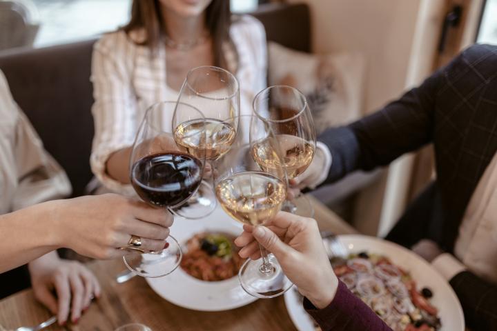 Brindis en una cena de empresa