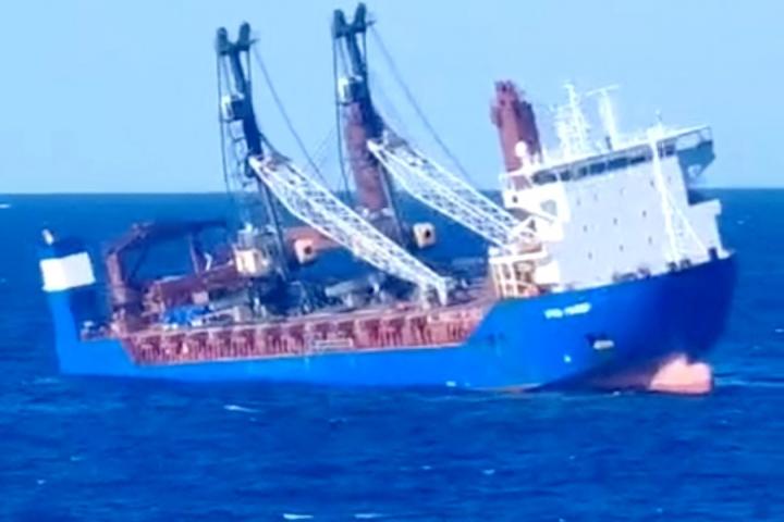 Imagen del carguero ruso 'Ursa Major' hundido en el Mediterráneo, que circula en redes sociales.