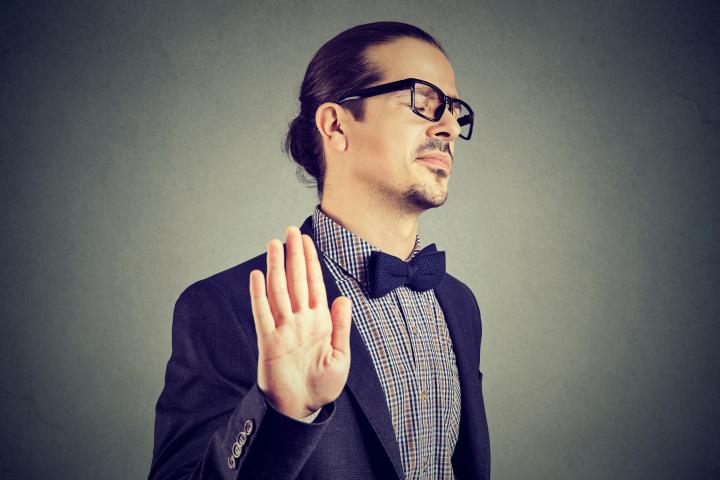 El falso intelectual siempre está en lo cierto y los demás están equivocados.