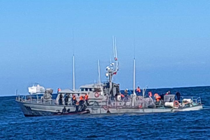 La patrullera marroquí encallada frente a Melilla