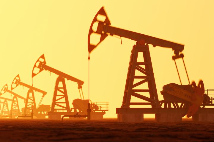 Máquinas extractoras de petróleo.