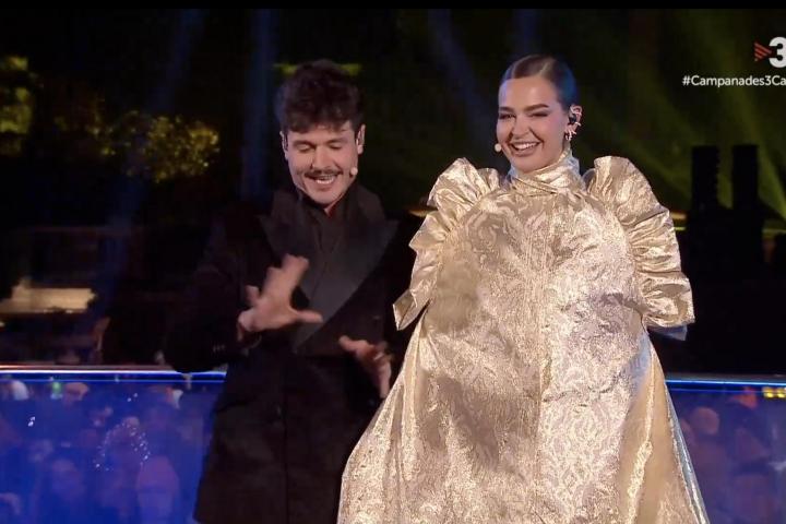 Campanadas de TV3 con Laura Escanes y Miki Núñez.