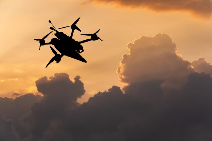 Un dron sobrevuela el frente en Ucrania, en una imagen de archivo.