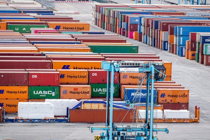 Imagen de archivo de contenedores marítimos en el puerto de Barcelona.