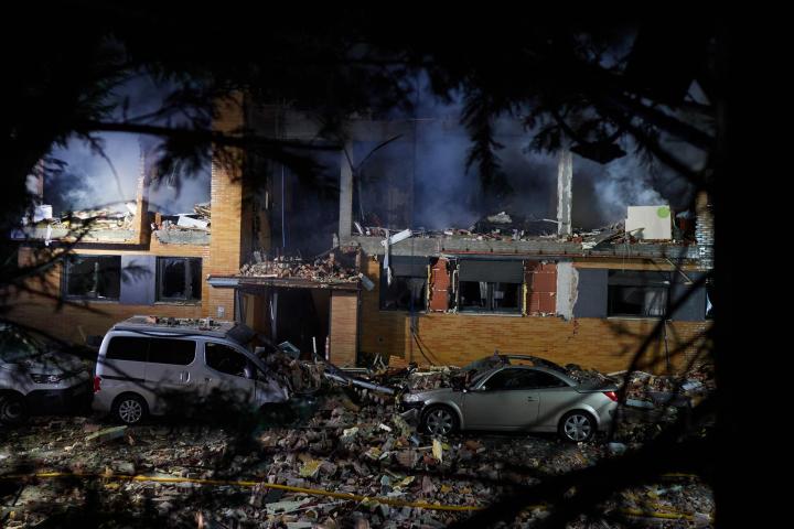 Fachada del edificio afectado por la explosión, a 13 de enero de 2025, en Noáin, Navarra (España)