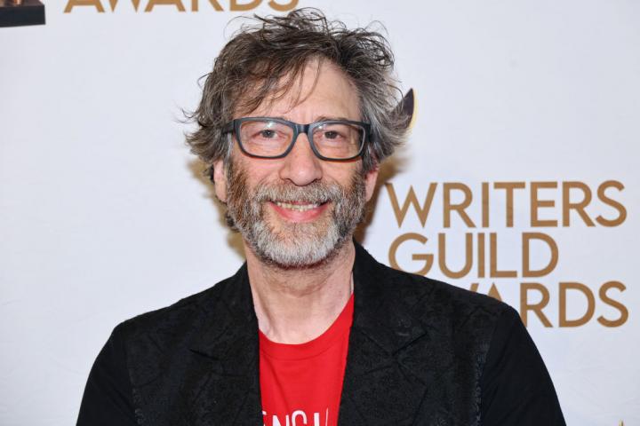 Neil Gaiman, fotografiado en abril de 2024.