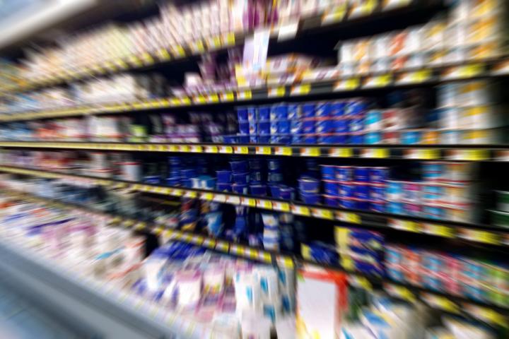 Productos lácteos en un supermercado.