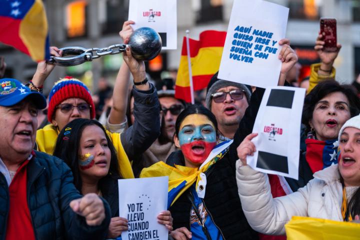 Ciudadanos venezolanos, en la manifestación en la Puerta del Sol por la libertad en Venezuela