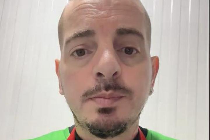 El carnicero tiktoker, en su último vídeo, hablando de la cinta de lomo.