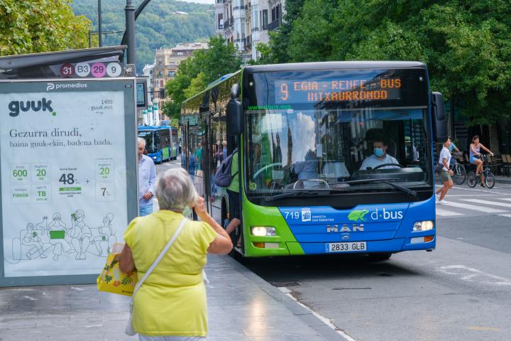 Un autobús público de San Sebastián, en una imagen de archivo.