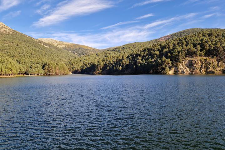 La CHD acomete obras para el vaciado del embalse de El Tejo, en El Espinar (Segovia)