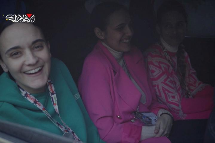 Romi Gonen, Doron Steinbrecher y Emily Damari, las tres jóvenes israelíes liberadas por Hamás.