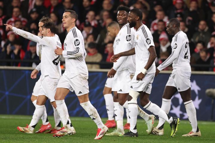 Los jugadores del Real Madrid celebran el gol del 0-1 ante el Stade Brestois