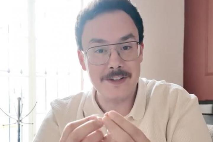 El campeón de oratoria en España, Fernando Miralles, en su vídeo de TikTok.