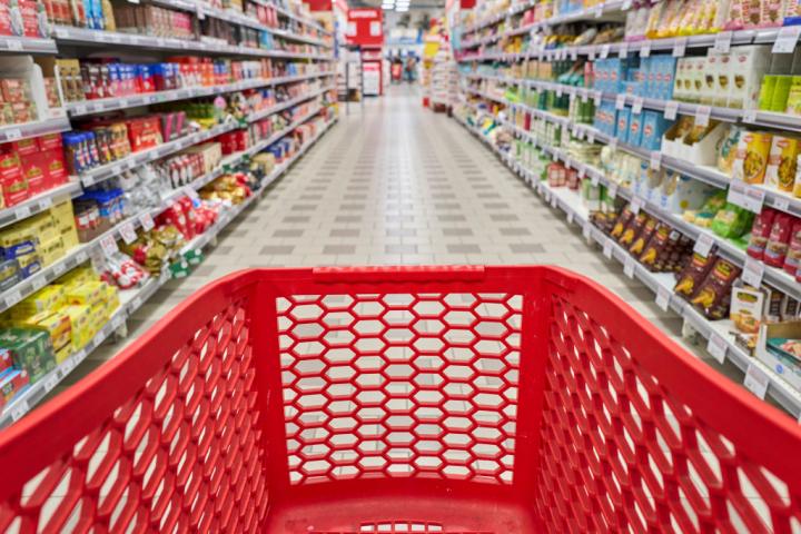 Un carro de la compra, presto y dispuesto a ser llenado