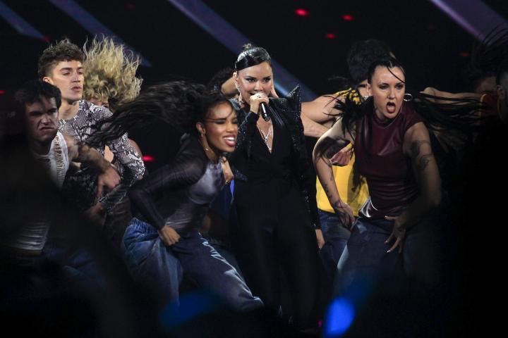 Chenoa durante su actuación en la segunda semifinal del BenidormFest 2025.