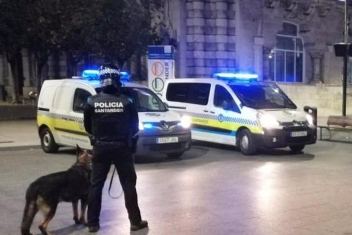 Policía local de Santander.