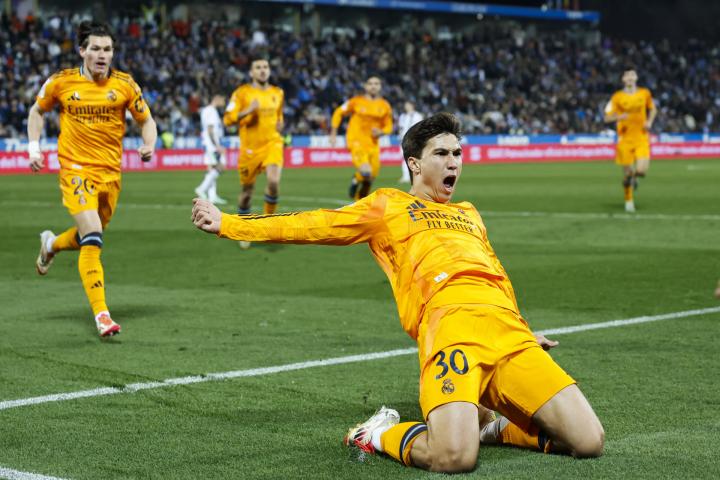 Gonzalo García celebra el gol que le ha dado la clasificación a semifinales de la Copa del Rey al Real Madrid