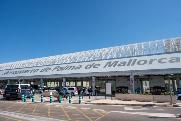 Fachada del aeropuerto de Palma de Mallorca, en una imagen de archivo.
