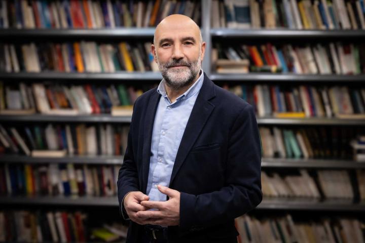 El diputado del BNG en el Congreso, Néstor Rego, en las instalaciones de Prisa.