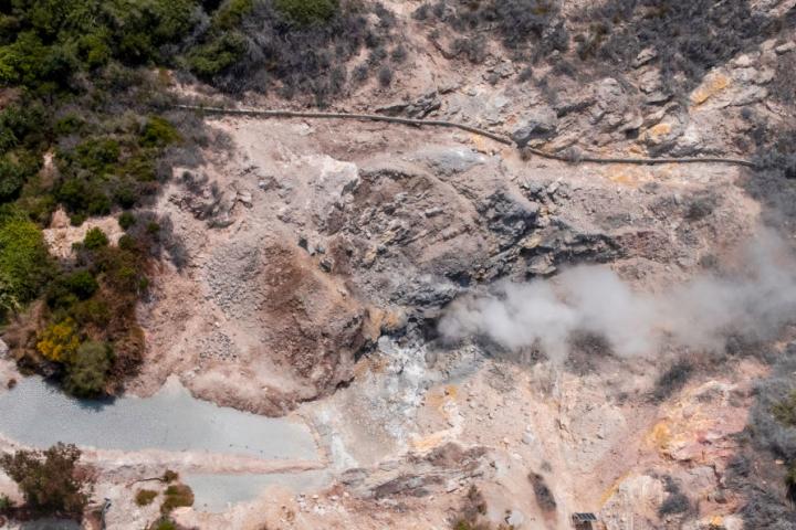 Fumarola de azufre en el conocido como Campi Flegrei, cerca de Nápoles.