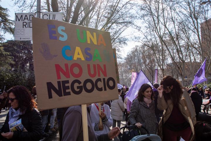 Carteles en un manifestación por la situación de la vivienda.