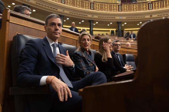 El presidente del Gobierno, Pedro Sánchez, y la vicepresidenta segunda del Gobierno, Yolanda Díaz.