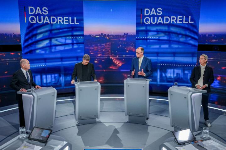 Scholz y Merz intercambian posturas en el segundo debate electoral en Alemania.