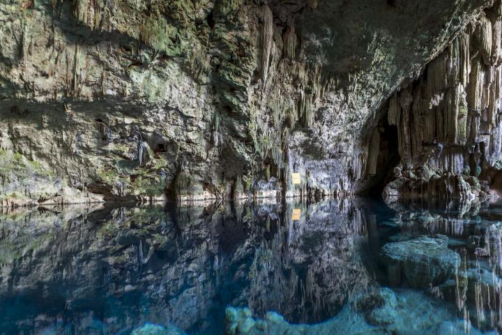 Vista de un lago subterráneo en Cuba, en una imagen de archivo.