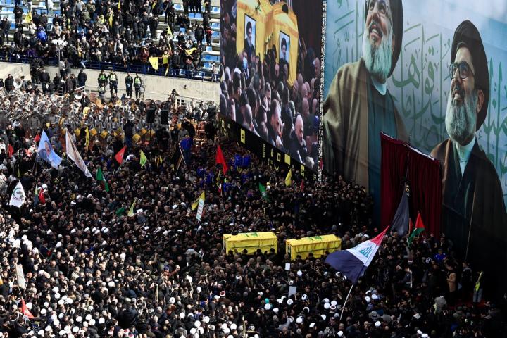 Llegada de los féretros al funeral por el líder de Hizbulá, Hassan Nasrallah, celebrado este domingo en Beirut.