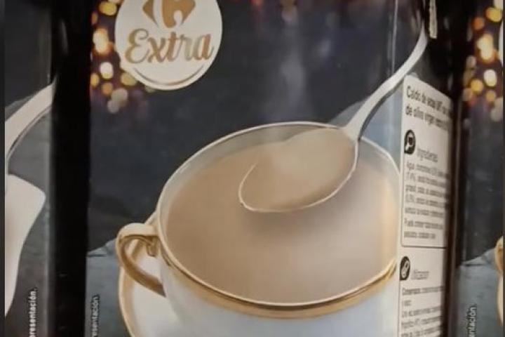 Detalle del caldo de boletus que lleva más champiñones que boletus.