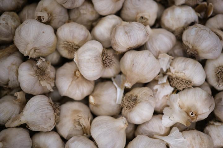 Se desploman las ventas de ajo pelado español ante la entrada masiva de producto chino