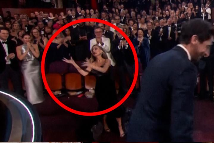 Adrien Brody, lanzándole un chicle a su mujer en los Oscar.