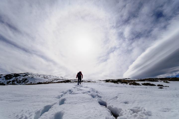 Imagen de archivo de una persona en la Sierra de Gredos (Extremadura).