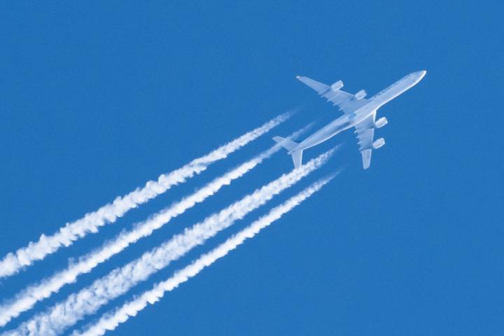 Un vuelo de la aerolínea Plus Ultra, en pleno vuelo.