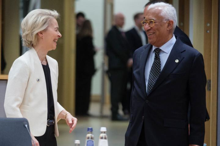 Von der Leyen y Costa conversan animadamente este jueves en Bruselas