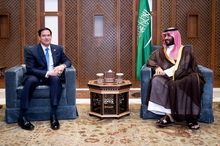 El príncipe heredero saudí, Mohammed bin Salman, se reúne con el secretario de Estado de Estados Unidos, Marco Rubio, en Arabia Saudí.