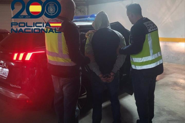 La Policía Nacional detiene a cuatro personas por amenazar y obligar a hacer un bizum