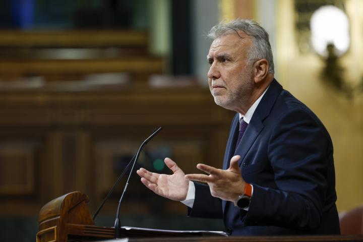 El ministro de Política Territorial y Memoria Democrática, Ángel Víctor Torres, durante su intervención este miércoles en el pleno del Congreso.