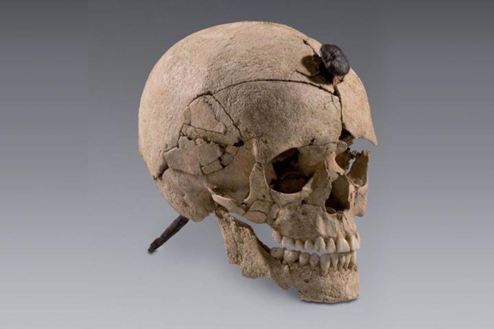 Una de las cabezas cortadas de Ullastret (Girona)