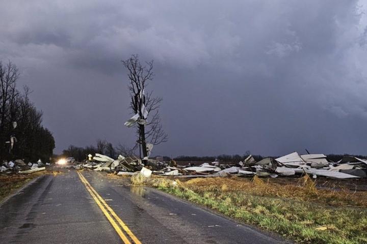 Tormenta de granizo y tornados en Misuri (EEUU).
