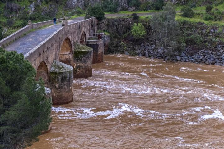 Caudal del Río Odiel a su paso por la localidad onubense de Sotiel Coronada