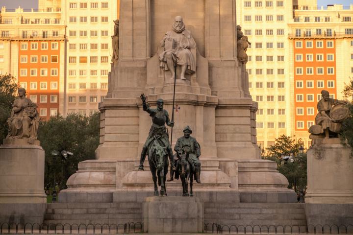 Estatua en homenaje a 'El Quijote', en Madrid.