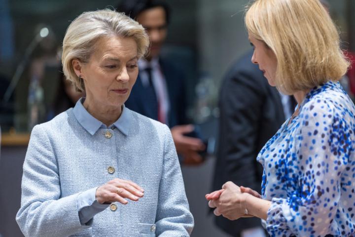 Ursula von der Leyen conversa con Kaja Kallas en una reciente cumbre en Bruselas