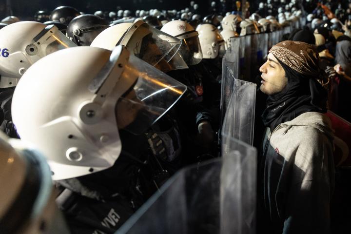 Imagen de archivo de las protestas de Estambul contra la detención del alcalde Ekrem Imamoglu, el mayor rival político de Erdogan, acusado de corrupción.