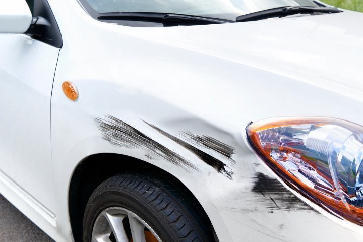 Así puedes eliminar los arañazos del coche