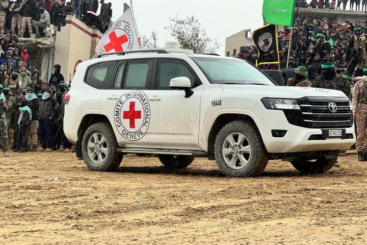 Una de las furgonetas de la Cruz Roja en Gaza.