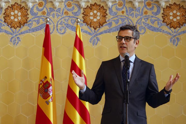 El ministro de la Presidencia, Justicia y Relaciones con las Cortes, Félix Bolaños, atiende a los medios en el Recinto Modernista de Sant Pau de Barcelona, donde el ministro de Justicia, Félix Bolaños, reúne este viernes a los consejeros de las comunidadesn con competencias en la materia, un día después de la entrada en vigor de la ley de eficiencia que comporta una reforma de la planta judicial y medidas para fomentar la mediación en los litigios.