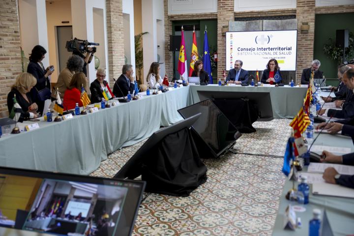 La ministra de Sanidad, Mónica García, preside el Consejo Interterritorial de Salud, este viernes en Toledo.